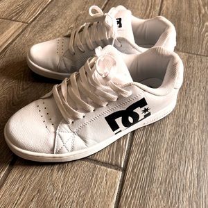 Men’s white graphic DC skater shoes